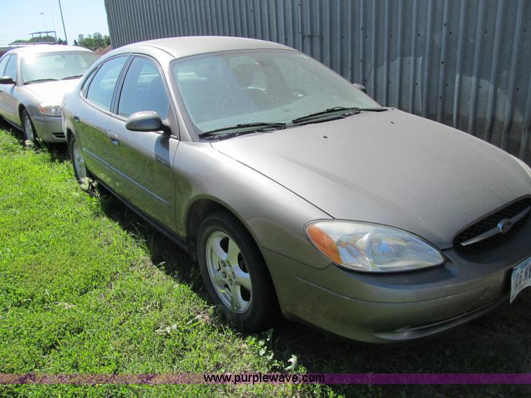 image for item A8326 2003 Ford Taurus SES