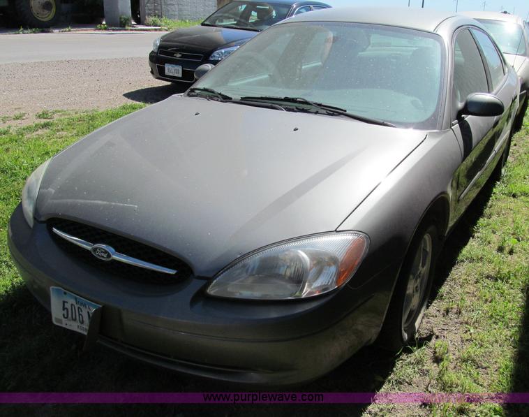 image for item A8326 2003 Ford Taurus SES