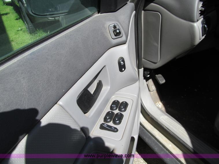 image for item A8326 2003 Ford Taurus SES