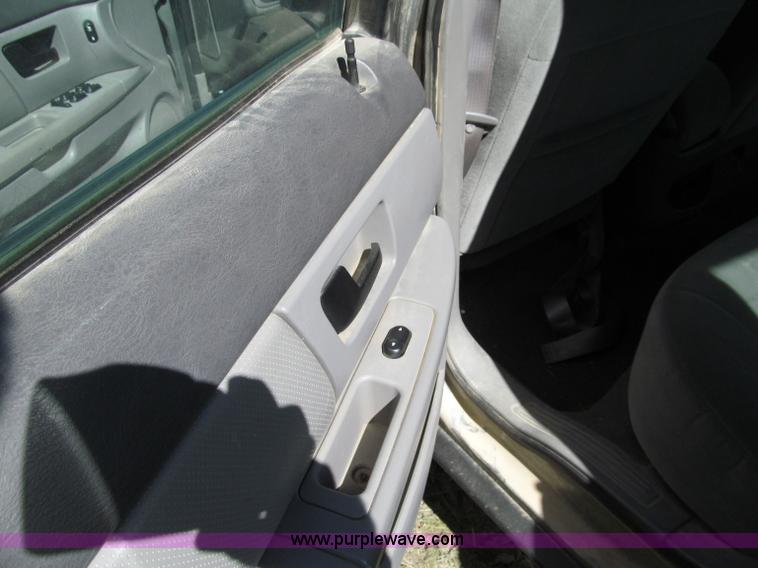 image for item A8326 2003 Ford Taurus SES
