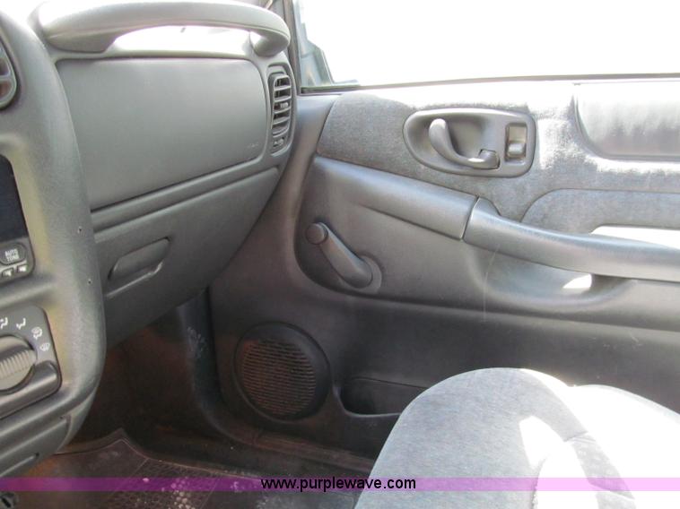 image for item A8327 2000 Chevrolet S10 extended cab pickup truck