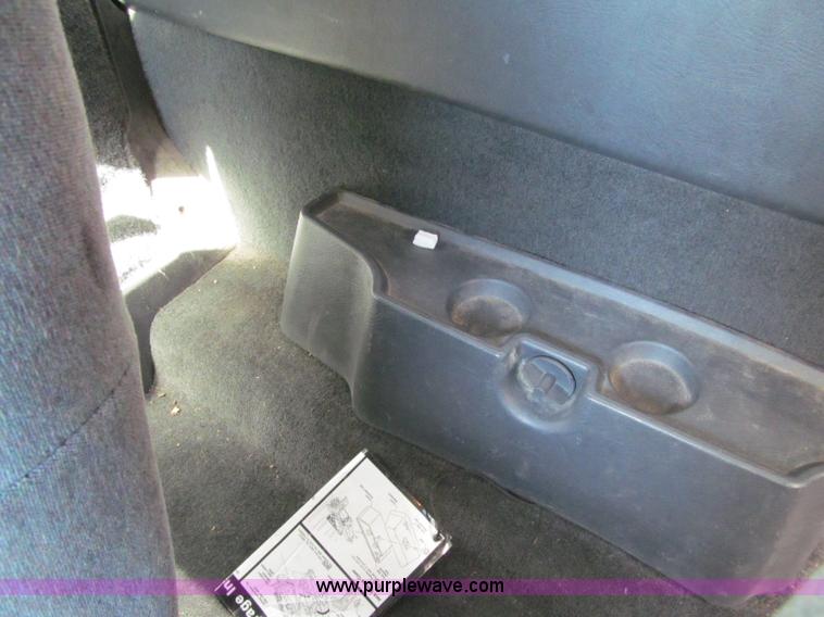 image for item A8327 2000 Chevrolet S10 extended cab pickup truck