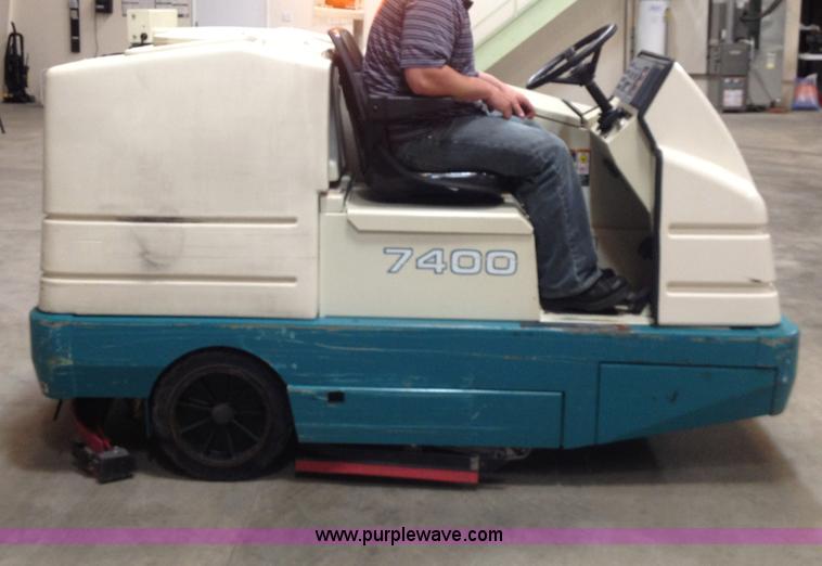 image for item B1271 Tennant 7400 floor scrubber