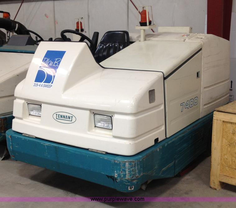 image for item B1271 Tennant 7400 floor scrubber