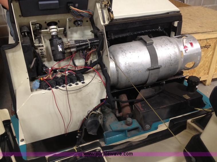 image for item B1271 Tennant 7400 floor scrubber