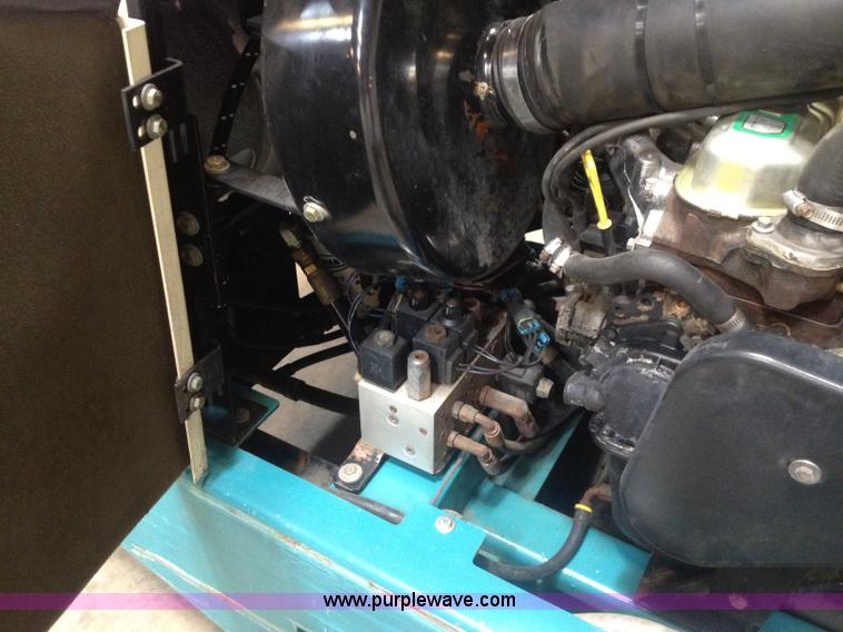 image for item B1271 Tennant 7400 floor scrubber