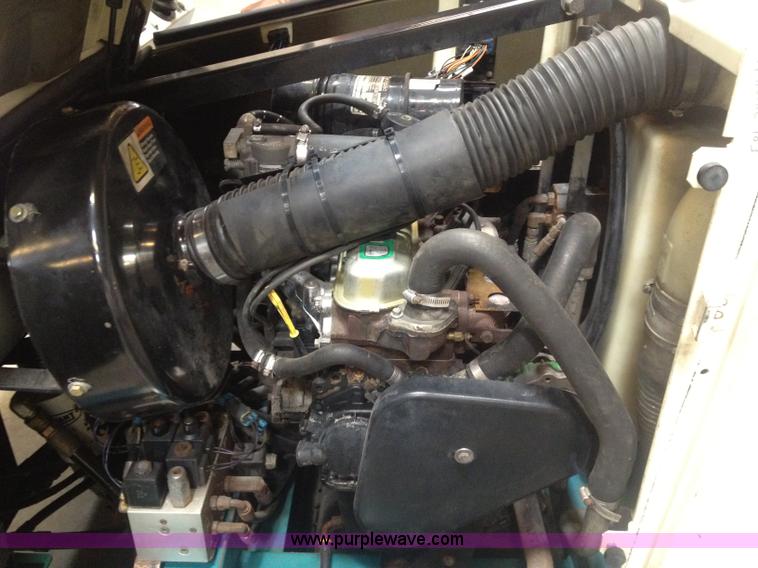 image for item B1271 Tennant 7400 floor scrubber