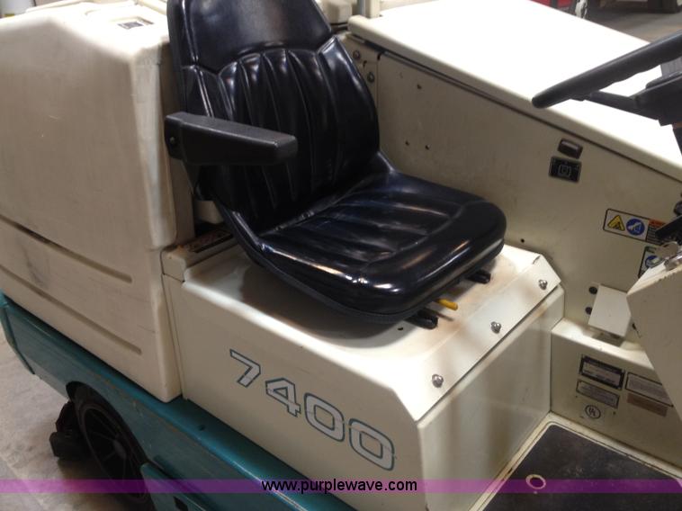 image for item B1271 Tennant 7400 floor scrubber
