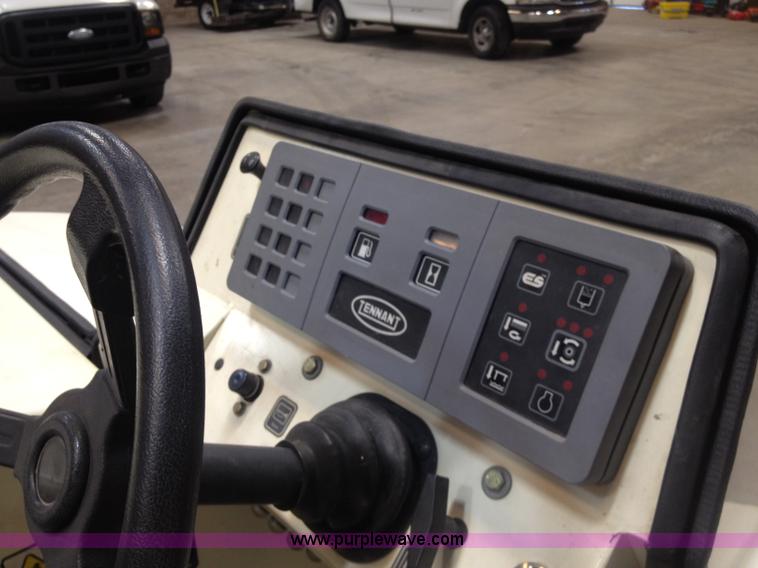 image for item B1271 Tennant 7400 floor scrubber