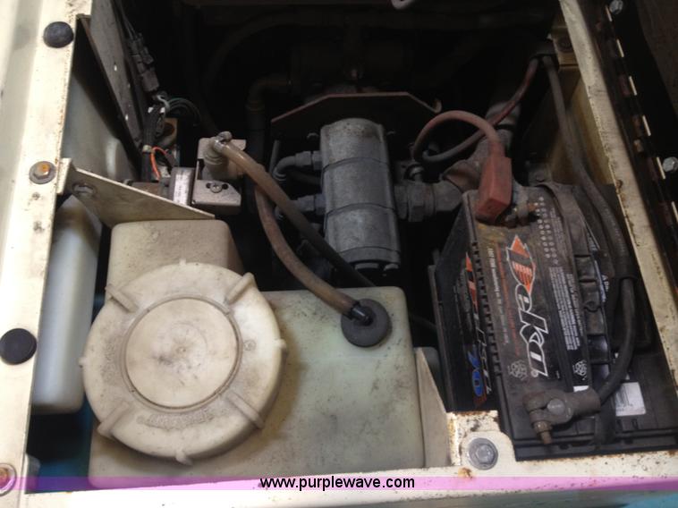 image for item B1271 Tennant 7400 floor scrubber