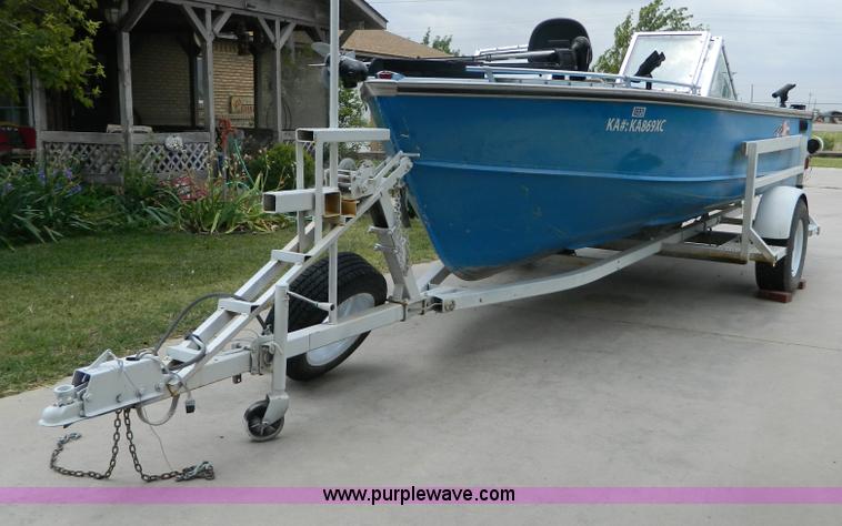 image for item B3773 1974 Lund 17' aluminum boat