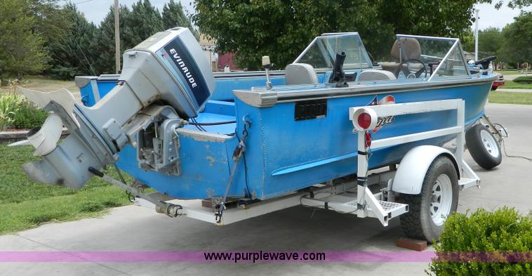 image for item B3773 1974 Lund 17' aluminum boat