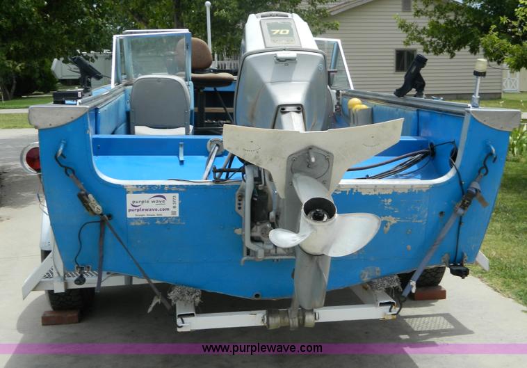image for item B3773 1974 Lund 17' aluminum boat