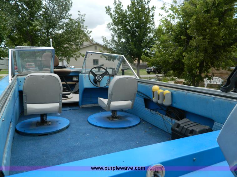 image for item B3773 1974 Lund 17' aluminum boat