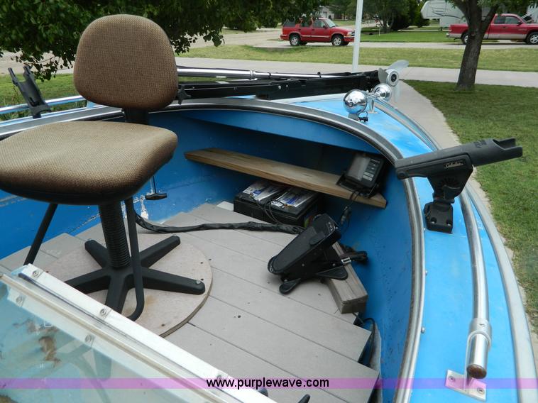 image for item B3773 1974 Lund 17' aluminum boat