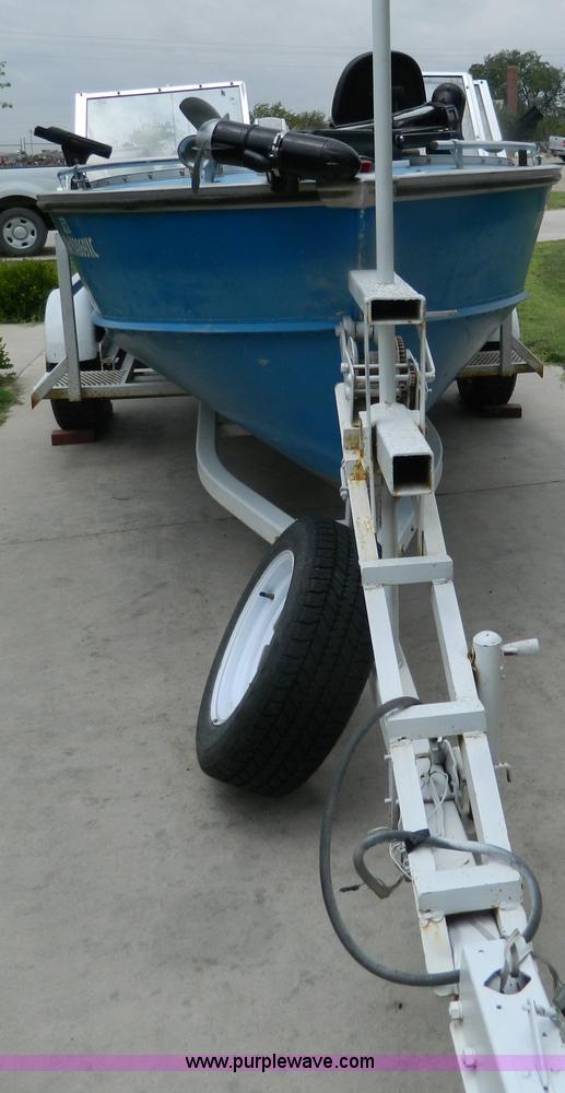 image for item B3773 1974 Lund 17' aluminum boat