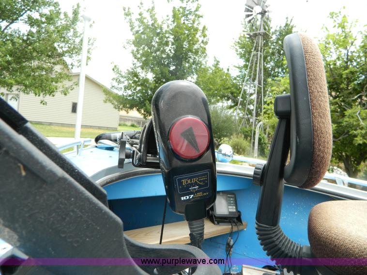 image for item B3773 1974 Lund 17' aluminum boat