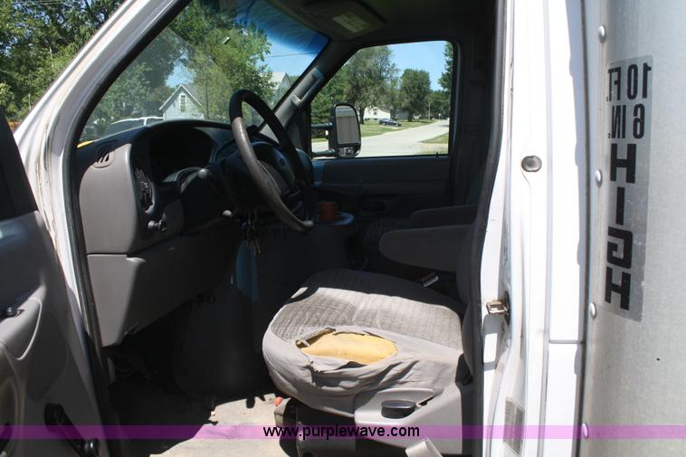 image for item B6691 2002 Ford E350 box truck