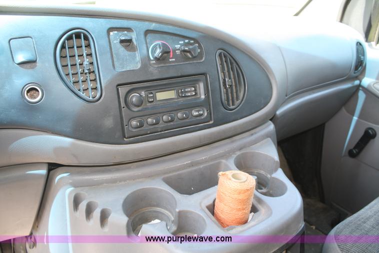 image for item B6691 2002 Ford E350 box truck