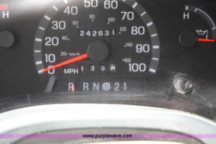 image for item B6691 2002 Ford E350 box truck