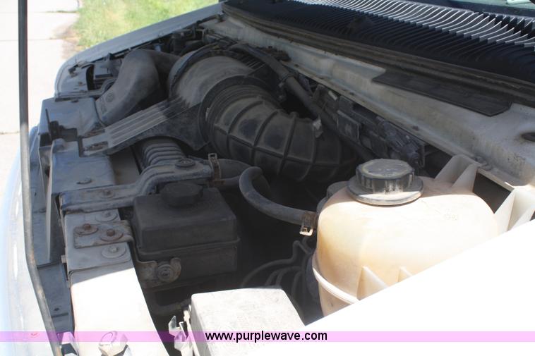 image for item B6691 2002 Ford E350 box truck