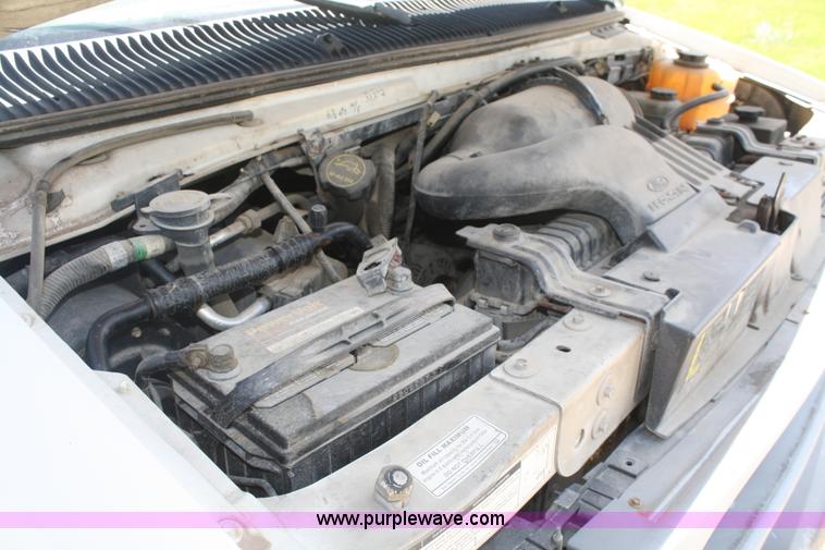 image for item B6691 2002 Ford E350 box truck