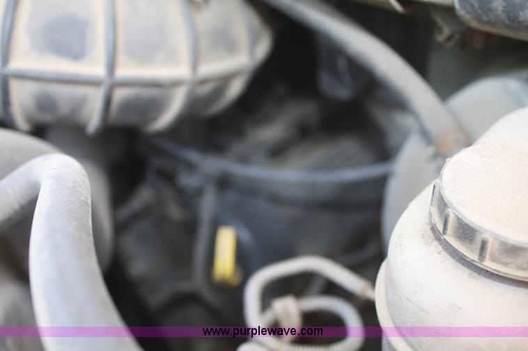 image for item B6691 2002 Ford E350 box truck