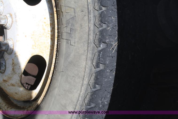 image for item B6691 2002 Ford E350 box truck