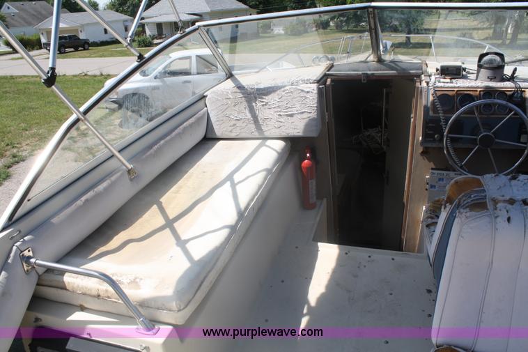 image for item B6696 Bayliner 24' boat