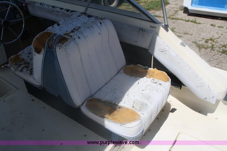 image for item B6696 Bayliner 24' boat