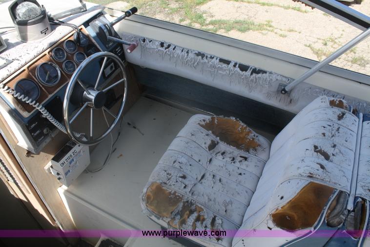 image for item B6696 Bayliner 24' boat