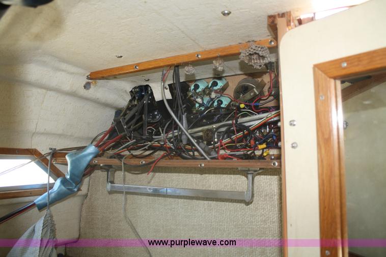 image for item B6696 Bayliner 24' boat