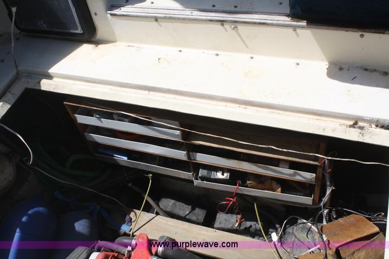 image for item B6696 Bayliner 24' boat