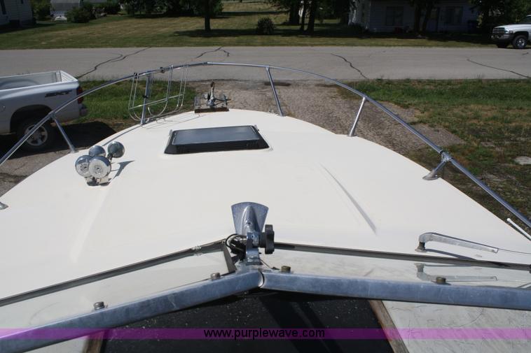 image for item B6696 Bayliner 24' boat