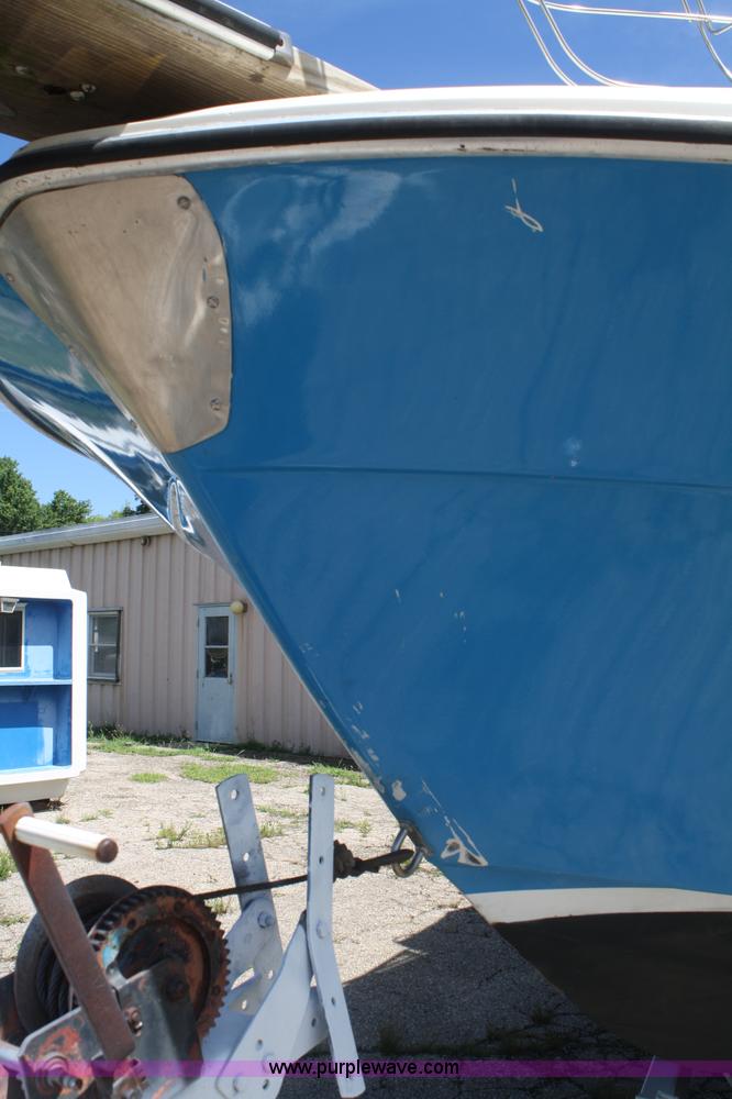 image for item B6696 Bayliner 24' boat