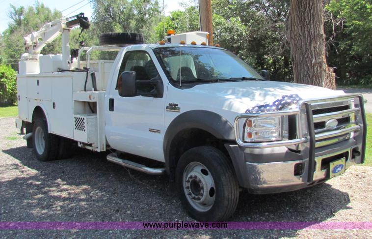 image for item B7286 2005 Ford F550 Super Duty pickup truck