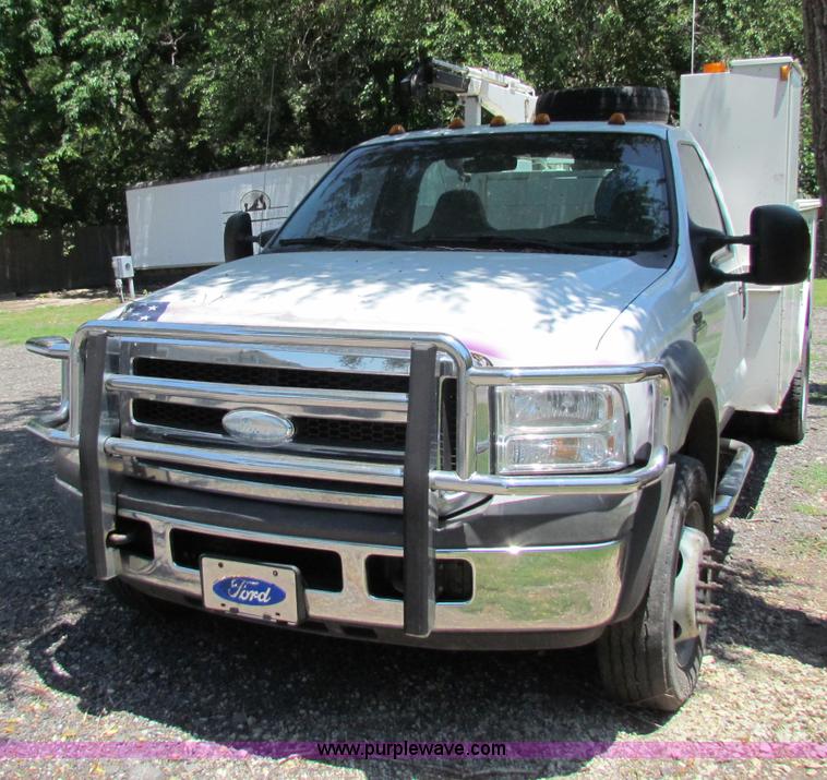 image for item B7286 2005 Ford F550 Super Duty pickup truck