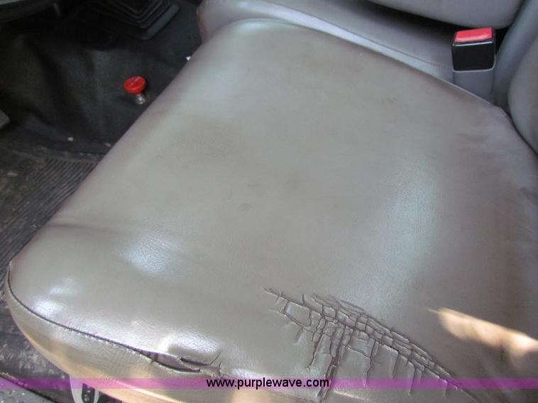 image for item B7286 2005 Ford F550 Super Duty pickup truck