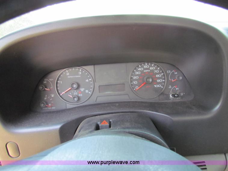 image for item B7286 2005 Ford F550 Super Duty pickup truck