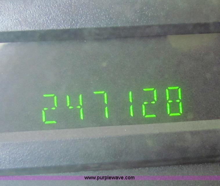 image for item B7286 2005 Ford F550 Super Duty pickup truck