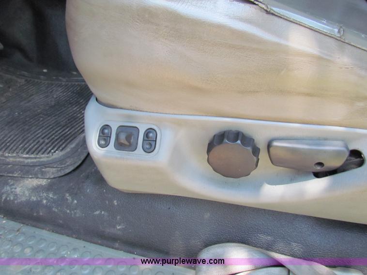 image for item B7286 2005 Ford F550 Super Duty pickup truck