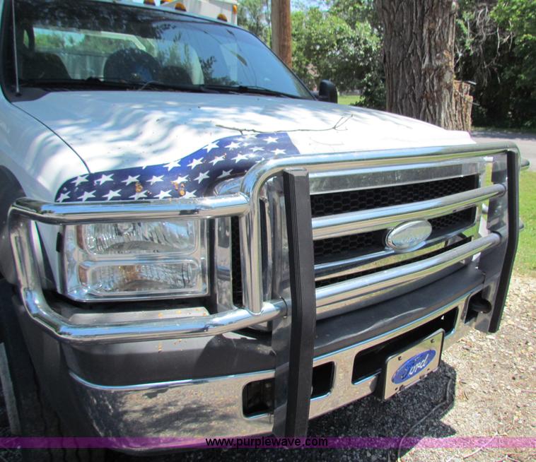 image for item B7286 2005 Ford F550 Super Duty pickup truck