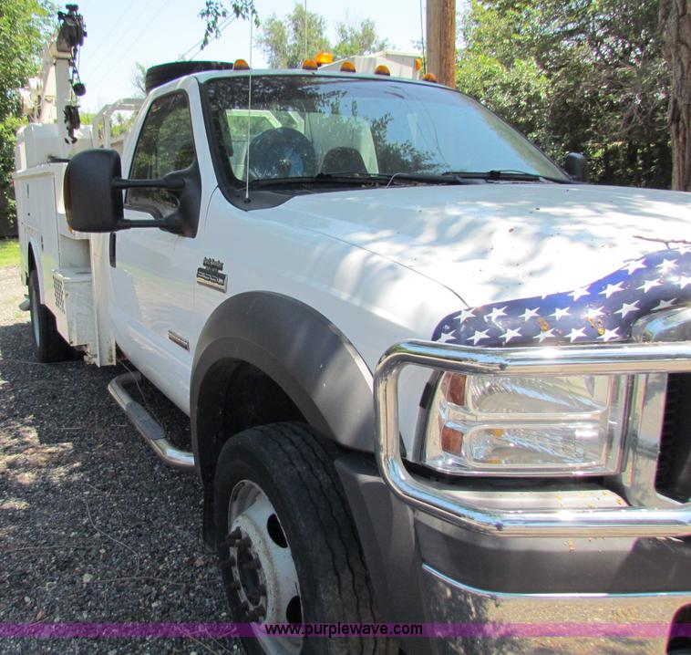 image for item B7286 2005 Ford F550 Super Duty pickup truck