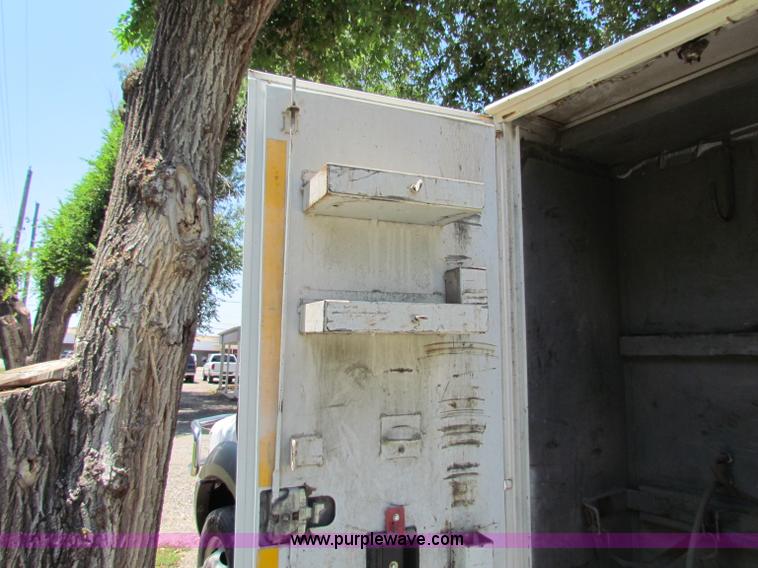 image for item B7286 2005 Ford F550 Super Duty pickup truck