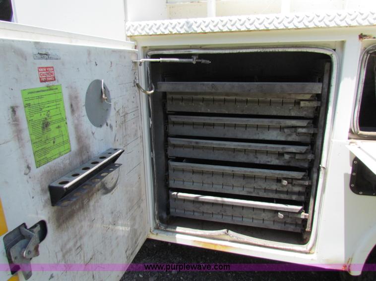 image for item B7286 2005 Ford F550 Super Duty pickup truck