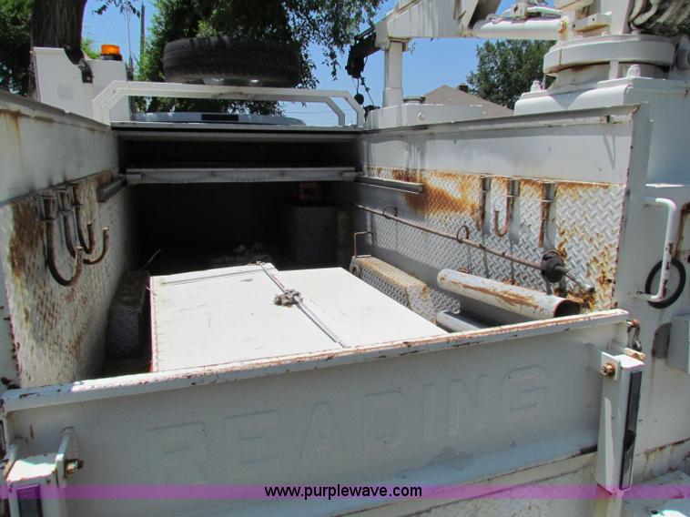 image for item B7286 2005 Ford F550 Super Duty pickup truck