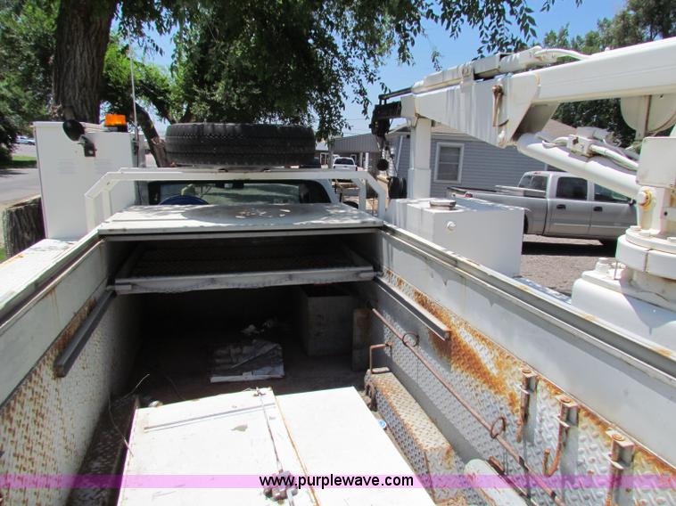 image for item B7286 2005 Ford F550 Super Duty pickup truck