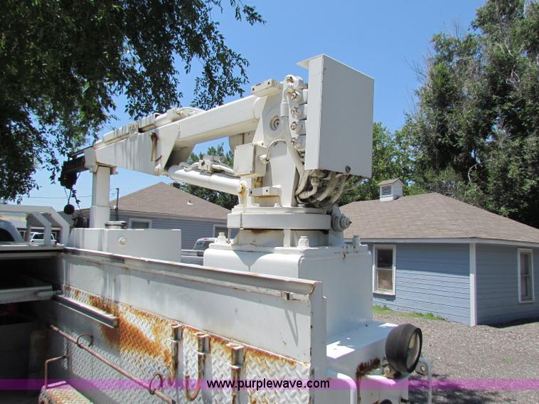 image for item B7286 2005 Ford F550 Super Duty pickup truck