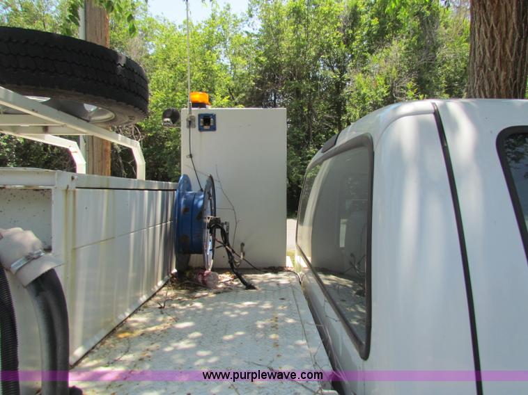 image for item B7286 2005 Ford F550 Super Duty pickup truck