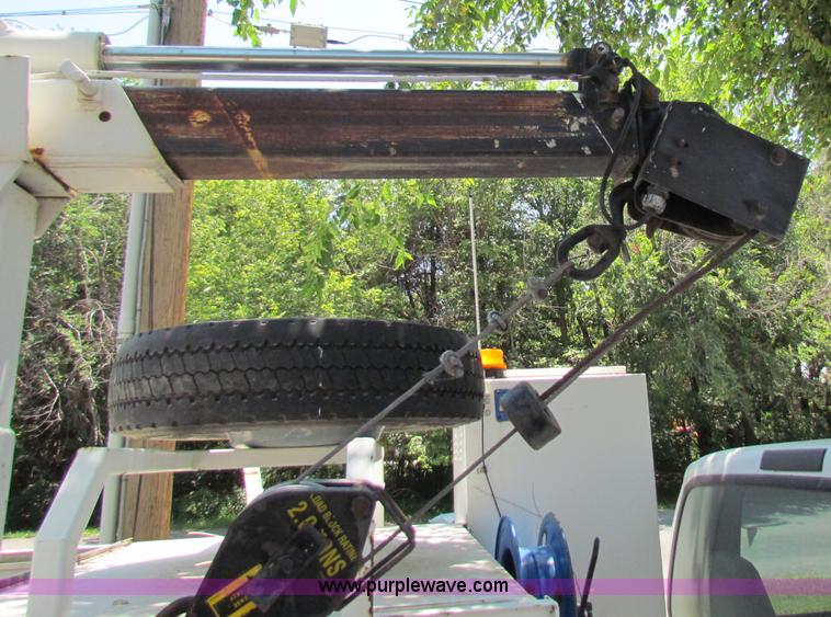 image for item B7286 2005 Ford F550 Super Duty pickup truck